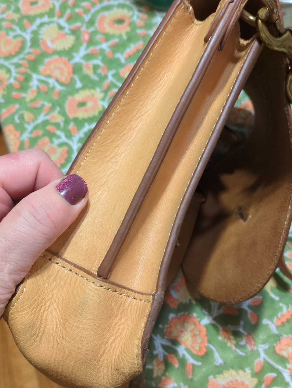 FRYE Classic Tan Leather Crossbody Bag - Women's Shoulder Purse - Picture 14 of 15